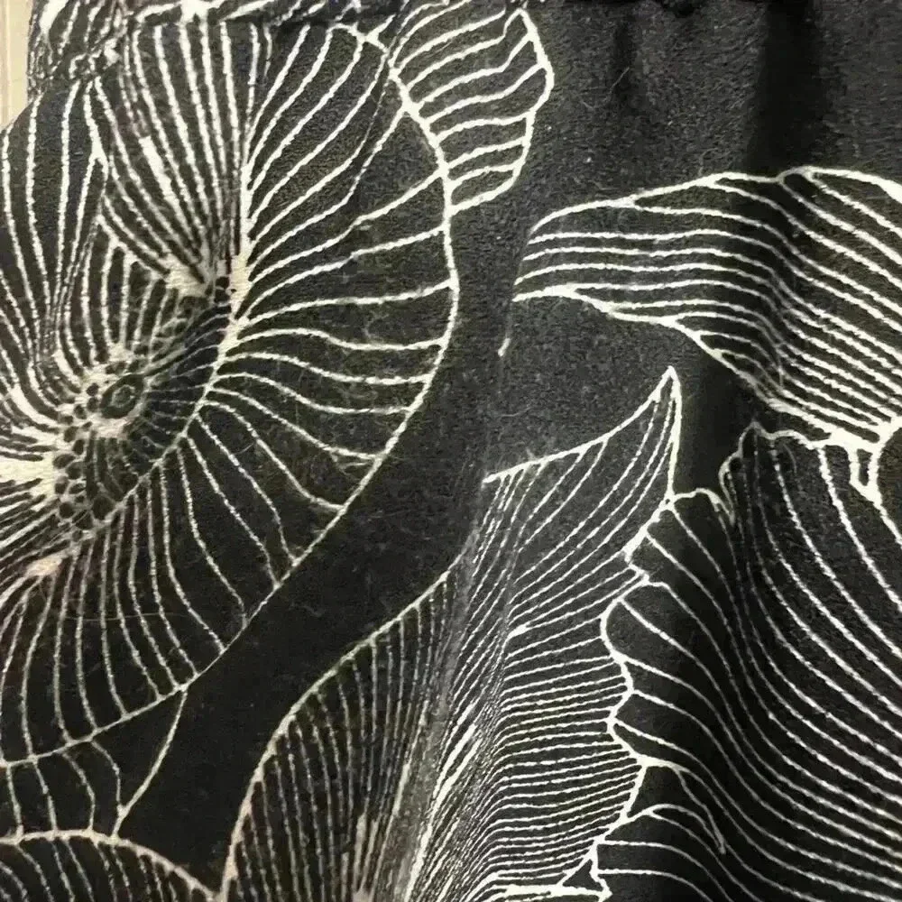 Loft Outlet Black & White Floral Romper - Size Small Petite - Picture 7 of 9